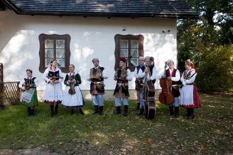 Muzeum Dwór w Dołędze otwarte!