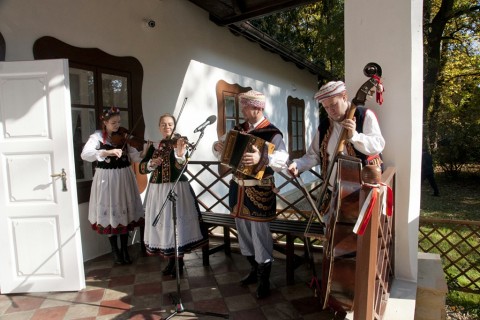 Muzeum Dwór w Dołędze otwarte!