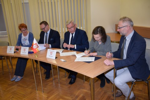 Współpraca z NGO - podpisanie umów - 11 kwietnia 2019