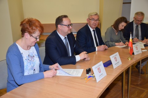 Współpraca z NGO - podpisanie umów - 11 kwietnia 2019