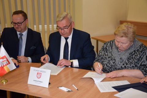 Współpraca z NGO - podpisanie umów - 11 kwietnia 2019