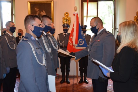 Święto Policji w Brzesku. Awanse na wyższe stopnie