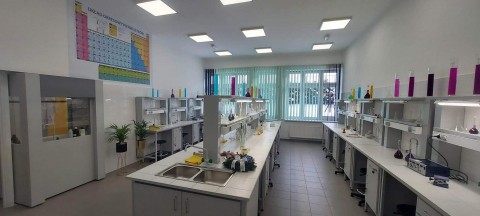Nowoczesne laboratorium w LO w Brzesku