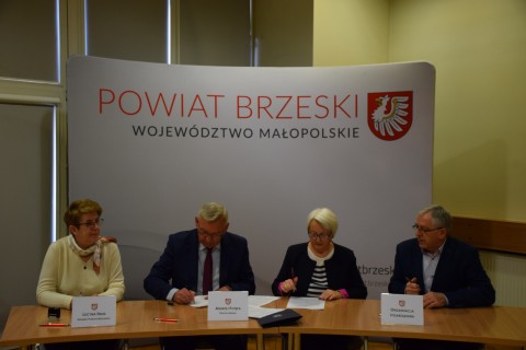 Uroczyste podpisanie umów z organizacjami pozarządowymi