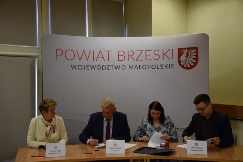 Uroczyste podpisanie umów z organizacjami pozarządowymi