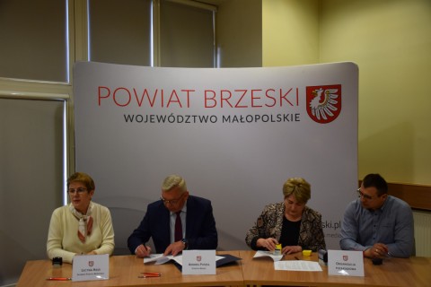 Uroczyste podpisanie umów z organizacjami pozarządowymi