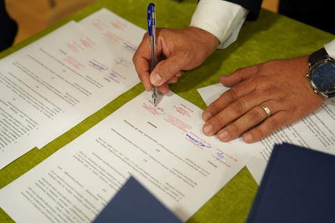 Uroczyste podpisanie umów dotacyjnych dla jednostek OSP z terenu powiatu brzeskiego