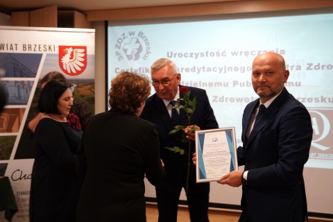 Certyfikat Akredytacyjny Ministra Zdrowia dla brzeskiego szpitala