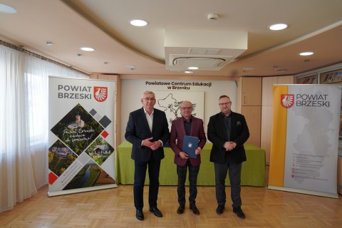 Uroczyste podpisanie umów z organizacjami pozarządowymi