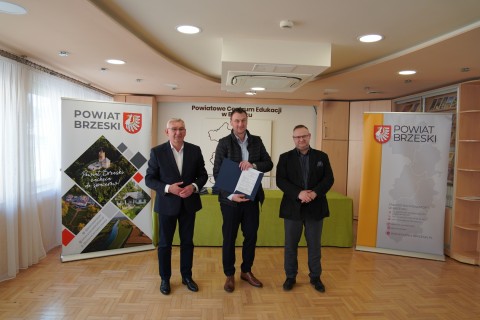 Uroczyste podpisanie umów z organizacjami pozarządowymi