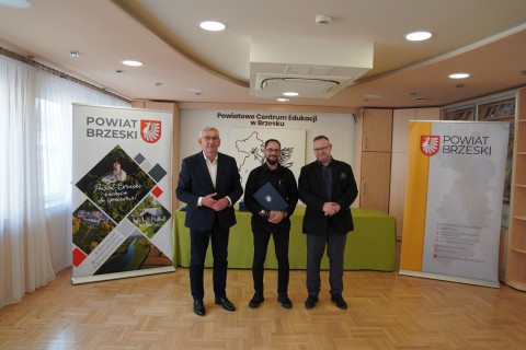 Uroczyste podpisanie umów z organizacjami pozarządowymi