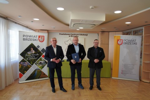 Uroczyste podpisanie umów z organizacjami pozarządowymi