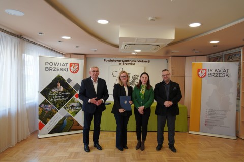 Uroczyste podpisanie umów z organizacjami pozarządowymi