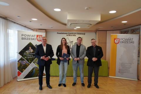 Uroczyste podpisanie umów z organizacjami pozarządowymi