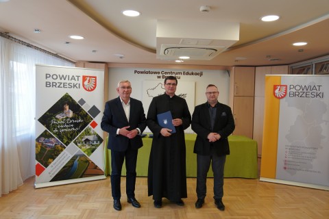 Uroczyste podpisanie umów z organizacjami pozarządowymi
