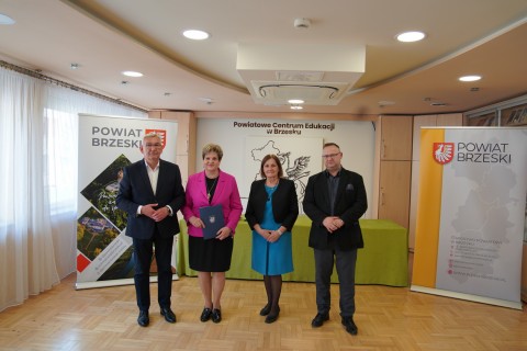 Uroczyste podpisanie umów z organizacjami pozarządowymi