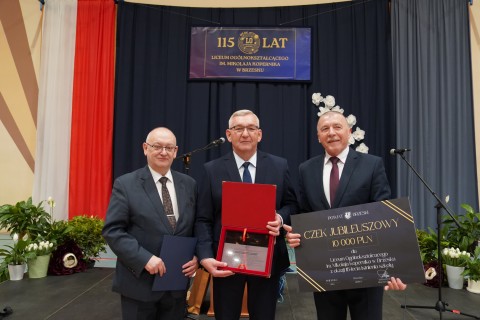 Szkoła z historią, planem i kierunkiem