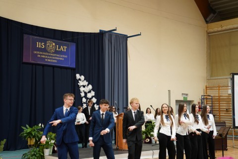 Szkoła z historią, planem i kierunkiem