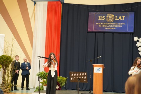 Szkoła z historią, planem i kierunkiem