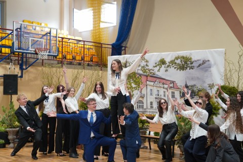 Szkoła z historią, planem i kierunkiem