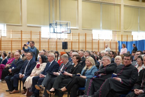 Szkoła z historią, planem i kierunkiem