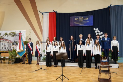 Szkoła z historią, planem i kierunkiem