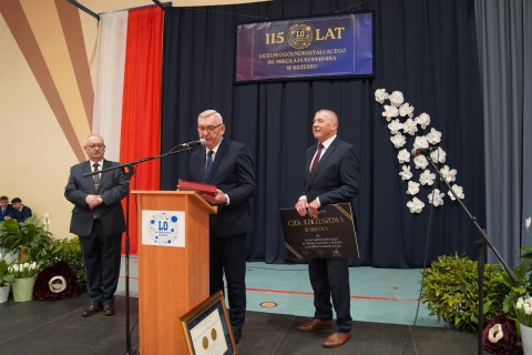 Szkoła z historią, planem i kierunkiem