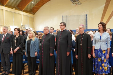 Szkoła z historią, planem i kierunkiem