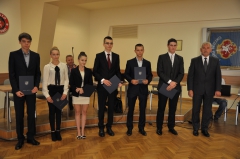 Wręczenie okolicznościowych dyplomów w związku z przyznaniem stypendiów Starosty Brzeskiego dla najzdolniejszych uczniów szkół dla których organem prowadzącym jest Powiat Brzeski - 10 września 2015