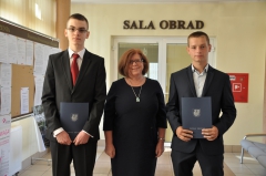 Wręczenie okolicznościowych dyplomów w związku z przyznaniem stypendiów Starosty Brzeskiego dla najzdolniejszych uczniów szkół dla których organem prowadzącym jest Powiat Brzeski - 10 września 2015