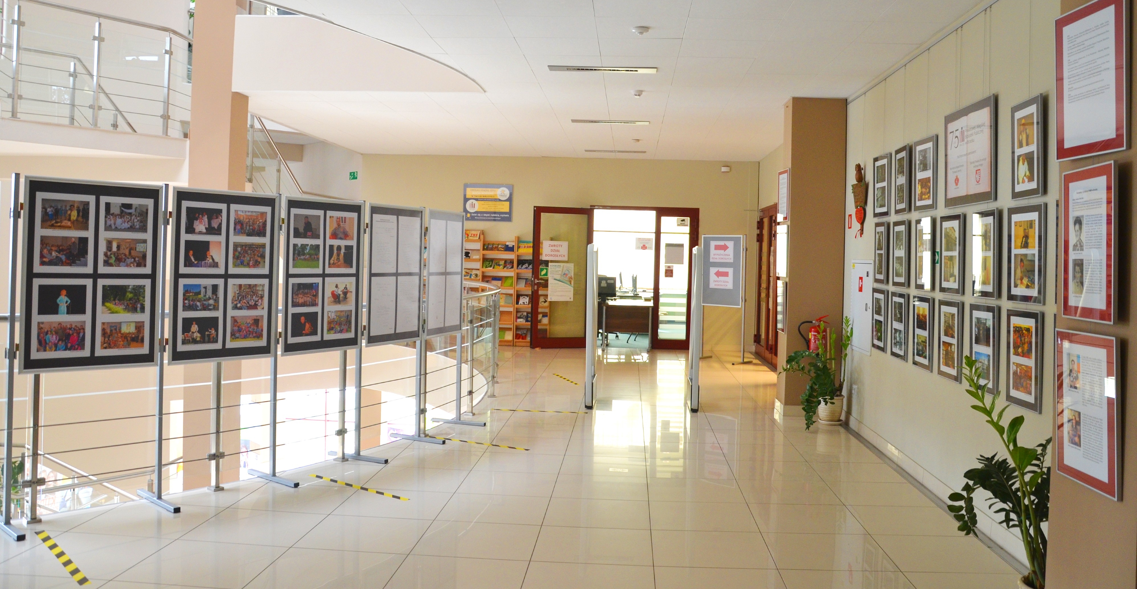 Wystawa prezentująca 75 lat istnienia placówki