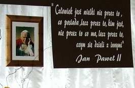 Konkurs plastyczny oraz literacki pod hasłem „Bł. Jan Paweł II – Pielgrzym Miłości”
