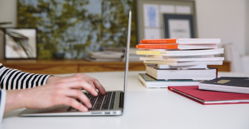 Laptopy dla uczniów za blisko 100 000 złotych