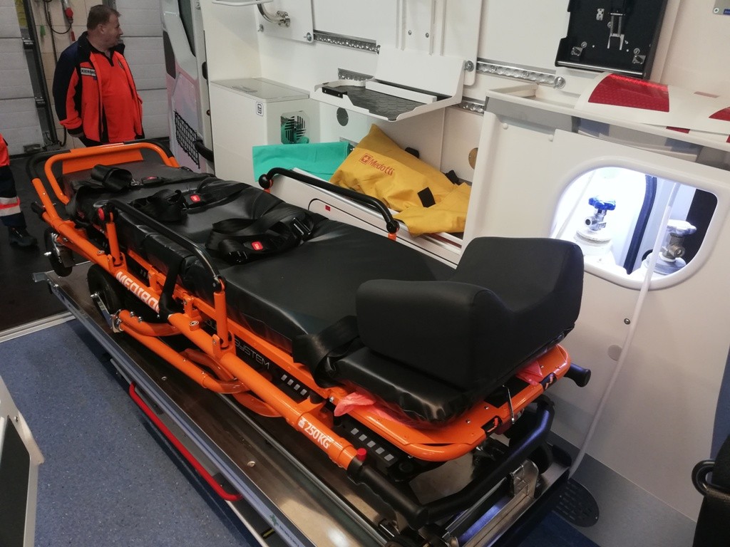 nowa karetka dla szpitala w Brzesku