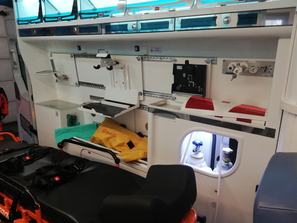 nowa karetka dla szpitala w Brzesku