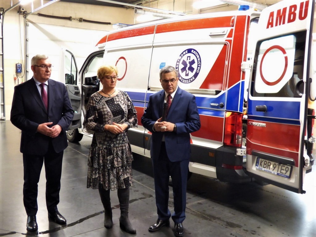 nowa karetka dla szpitala w Brzesku