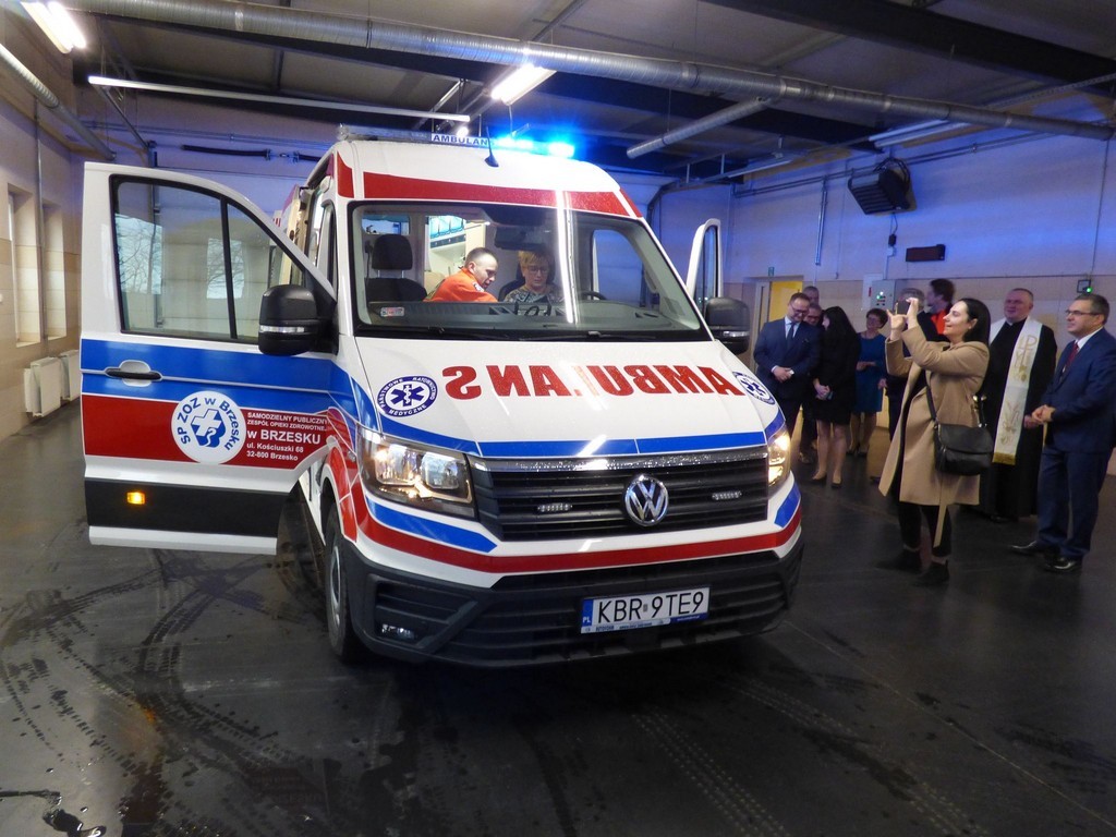 nowa karetka dla szpitala w Brzesku