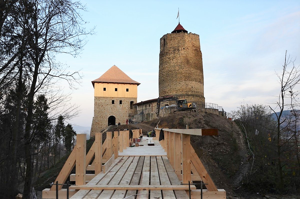 Baszta wCzchowie - budowa mostu