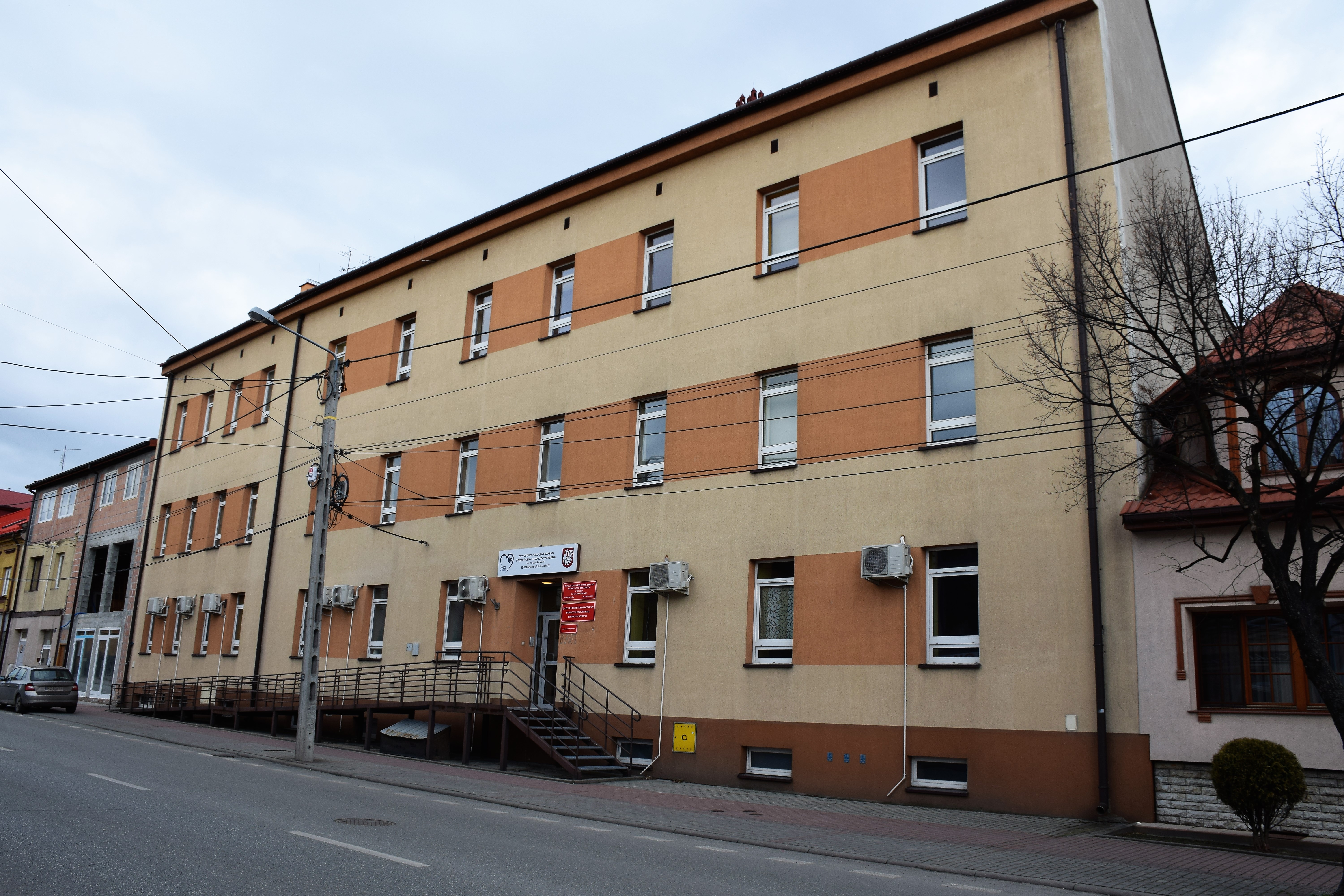 Budynek główny i administracyjny PPZOL przy ul. Kościuszki 33 przed termomodernizacją