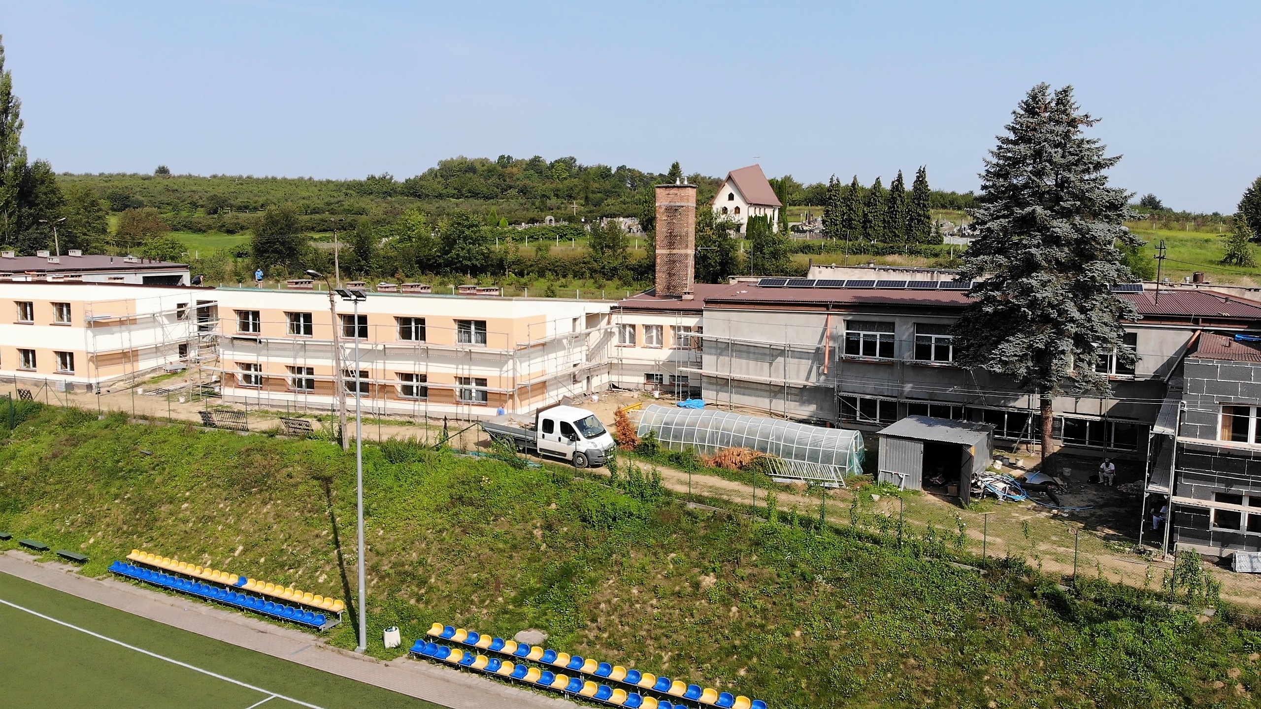 Budynek Młodzieżowego Ośrodka Socjoterapii w Łysej Górze po termomodernizacji