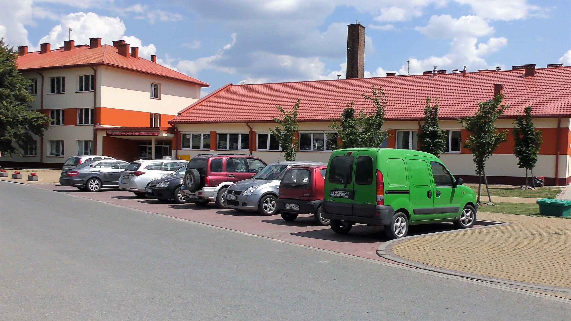 Budynek administracyjny Starostwa Powiatowego w Brzesku przy ul. Piastowskiej 2B po termomodernizacji