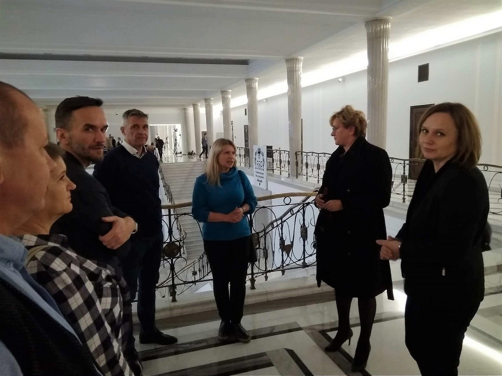 wizyta dyrektor&oacute;w powiatowych szk&oacute;ł w Sejmie