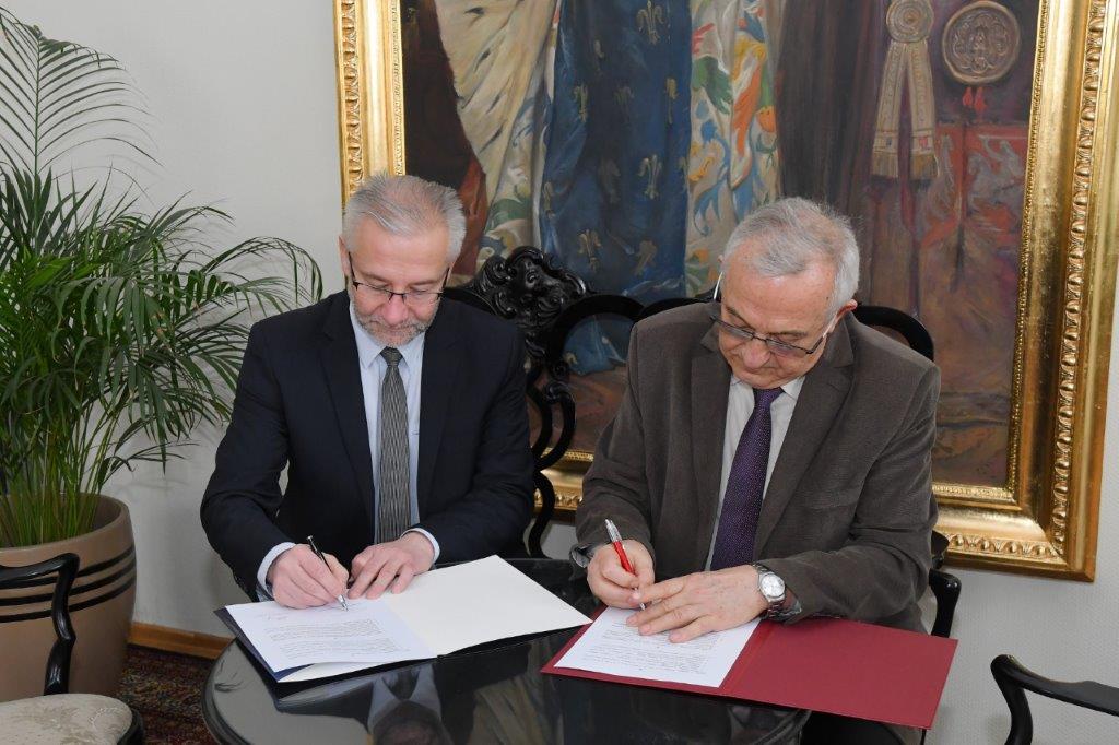 podpisanie porozumienia o współpracy pomiędzy Powiatowym Centrum Edukacji w Brzesku i Uniwersytetem Rolniczym w Krakowie