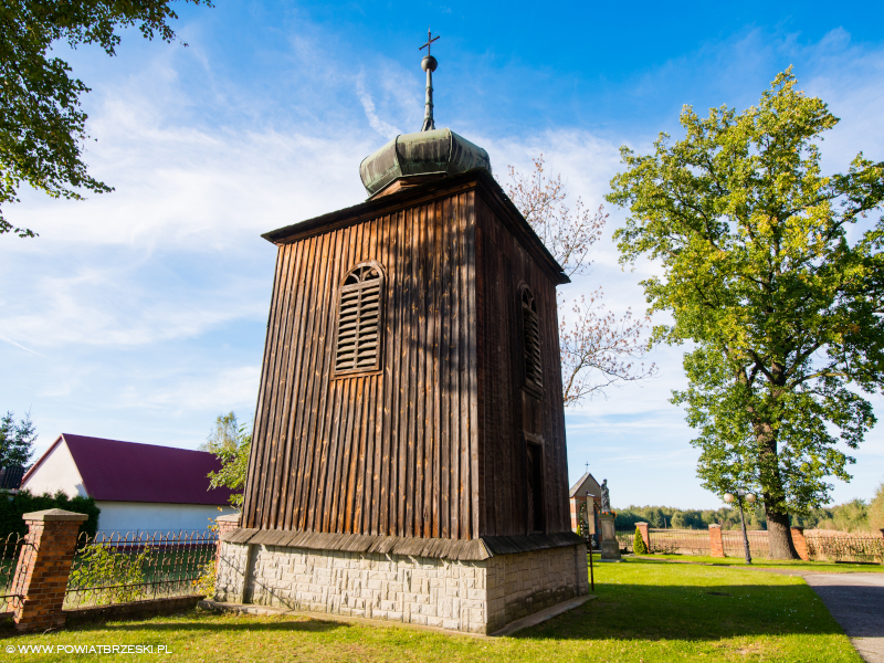 Drewniana dzwonnica przy Kościele pw. Najświętszej Marii Panny z 1830 r.